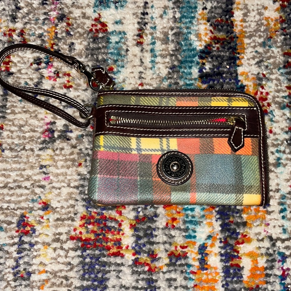 Dooney and Bourke wristlet zip closure with front zipper closure